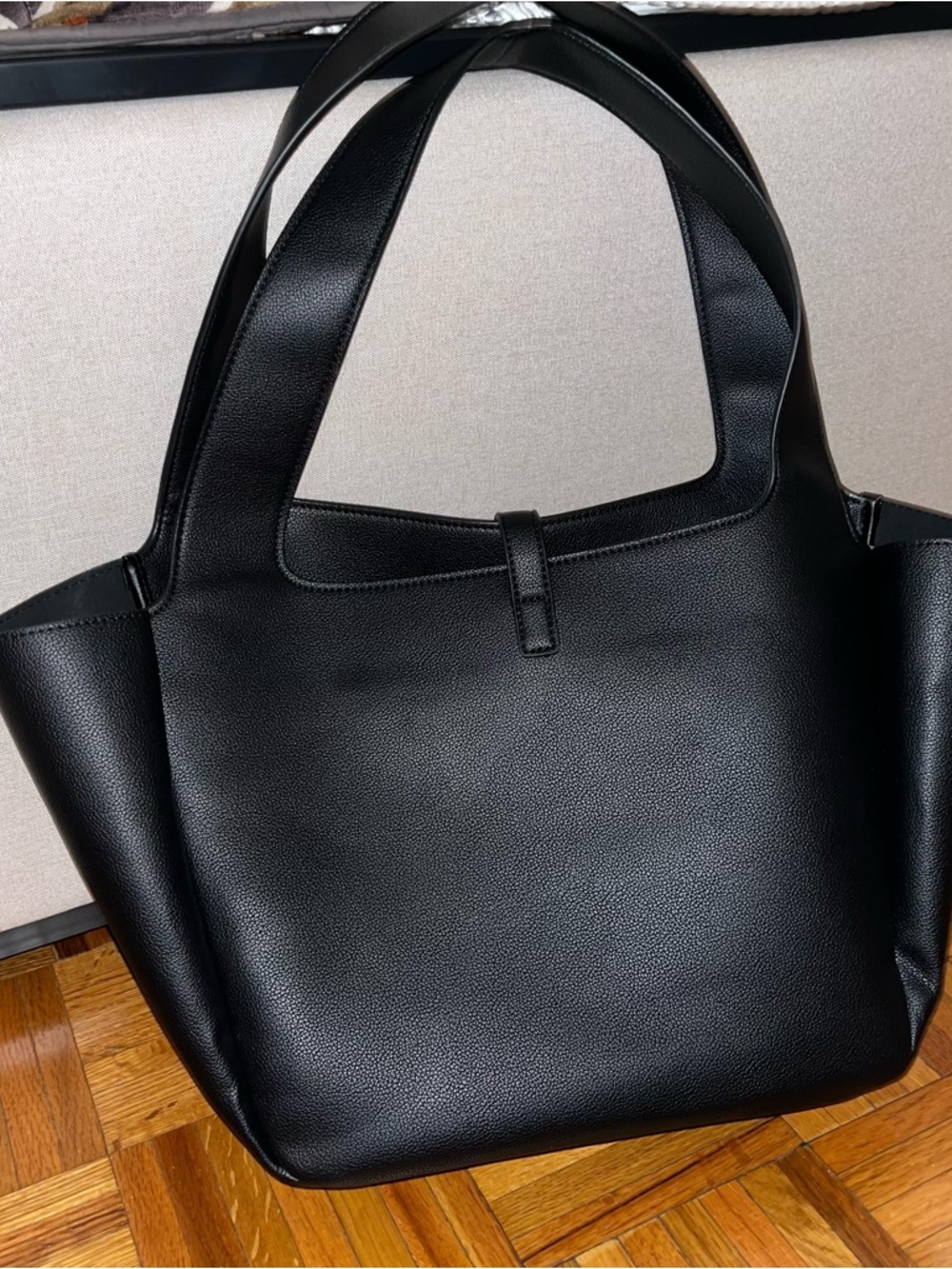 Bea Black Leather Tote Bag with Gold YSL Logo - Picture 3 of 10